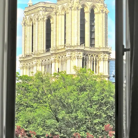 The Romantic Notre Dame * Paris