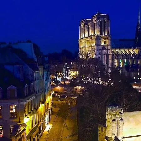 The Romantic Notre Dame Apartment Paris