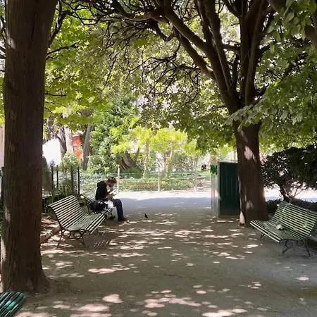 The Romantic Notre Dame Apartment Paris